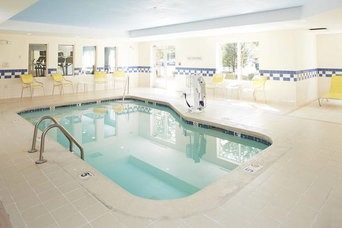 Imagen de la piscina del Hotel Fairfield Inn and Suites By Marriott Atlanta Stonecrest. Foto 20