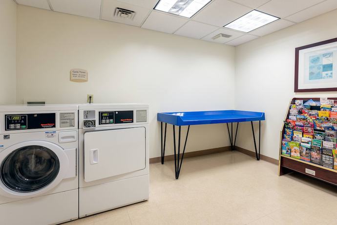 Imagen de los interiores del Hotel Fairfield Inn and Suites By Marriott Atlanta Stonecrest. Foto 18