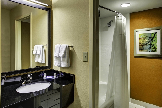 Imagen de la habitación del Hotel Fairfield Inn and Suites By Marriott Atlanta Suwanee. Foto 14