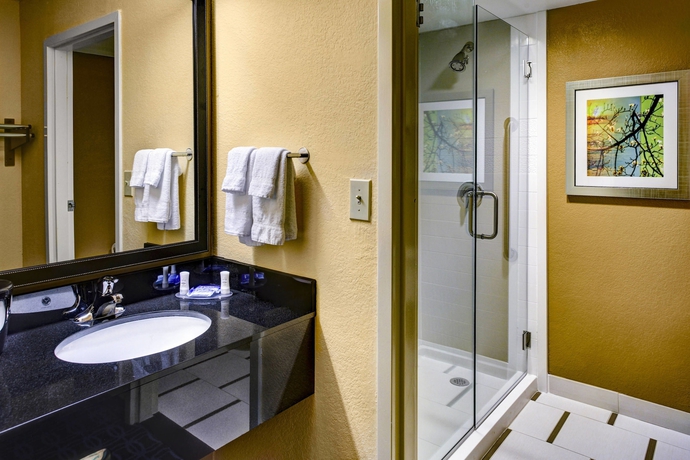 Imagen de la habitación del Hotel Fairfield Inn and Suites By Marriott Atlanta Suwanee. Foto 15