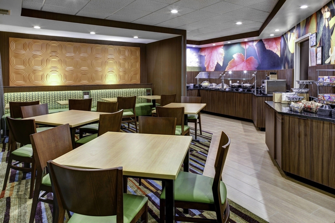 Imagen del bar/restaurante del Hotel Fairfield Inn and Suites By Marriott Atlanta Suwanee. Foto 7