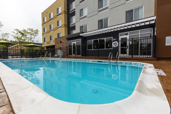 Imagen de la piscina del Hotel Fairfield Inn and Suites By Marriott Atlanta Woodstock. Foto 20