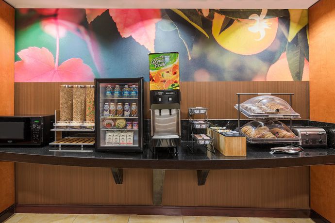 Imagen del bar/restaurante del Hotel Fairfield Inn and Suites By Marriott Augusta Fort Gordon Area. Foto 2