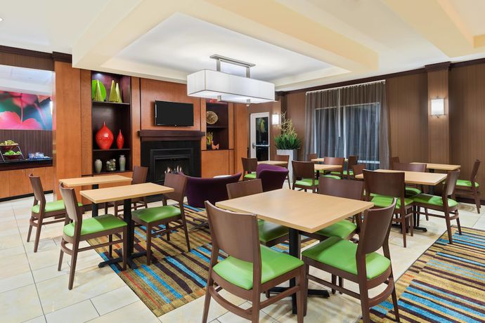 Imagen del bar/restaurante del Hotel Fairfield Inn and Suites By Marriott Augusta Fort Gordon Area. Foto 3