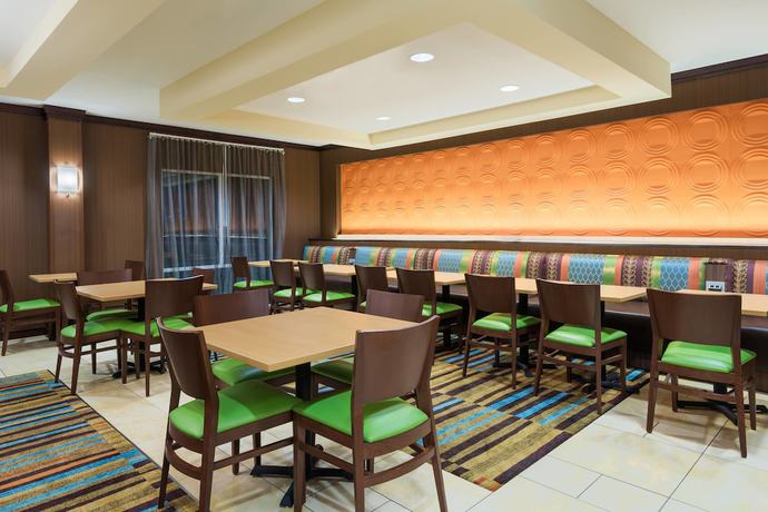 Imagen del bar/restaurante del Hotel Fairfield Inn and Suites By Marriott Augusta Fort Gordon Area. Foto 5