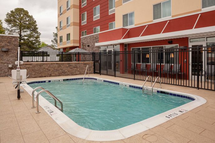 Imagen de la piscina del Hotel Fairfield Inn and Suites By Marriott Augusta Washington Rd./i-20. Foto 17