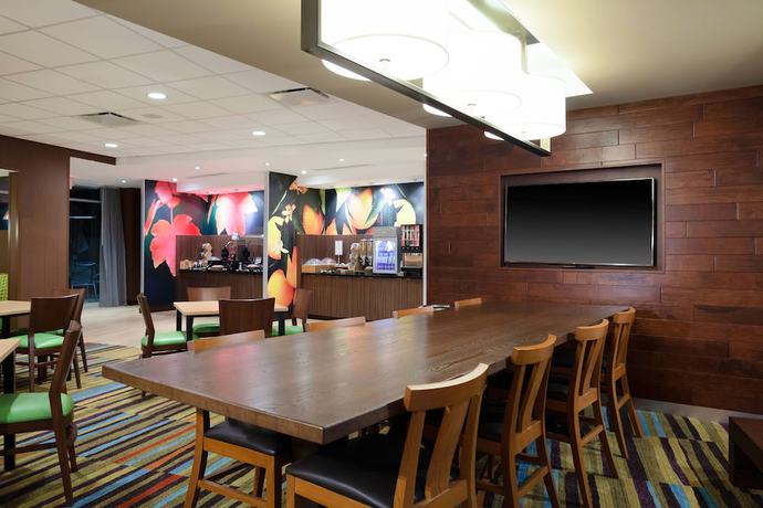 Imagen del bar/restaurante del Hotel Fairfield Inn and Suites By Marriott Augusta Washington Rd./i-20. Foto 5