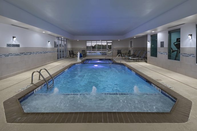 Imagen de la piscina del Hotel Fairfield Inn and Suites By Marriott Austin Buda. Foto 8