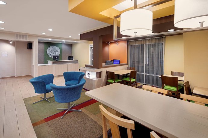 Imagen de los interiores del Hotel Fairfield Inn and Suites By Marriott Austin-university Area. Foto 16