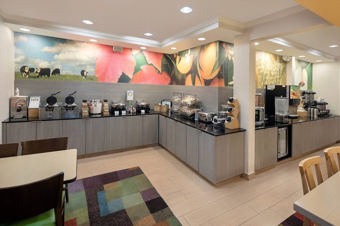Imagen del bar/restaurante del Hotel Fairfield Inn and Suites By Marriott Austin-university Area. Foto 2