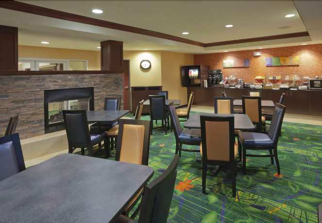 Imagen del bar/restaurante del Hotel Fairfield Inn and Suites By Marriott Beaverton. Foto 2