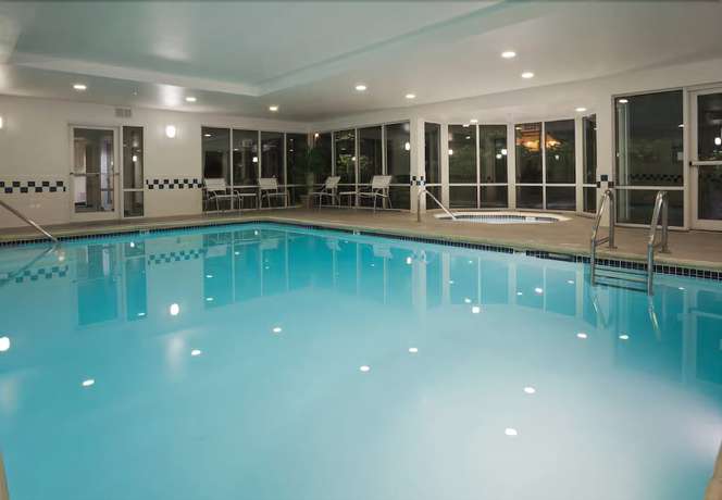 Imagen de la piscina del Hotel Fairfield Inn and Suites By Marriott Beaverton. Foto 13