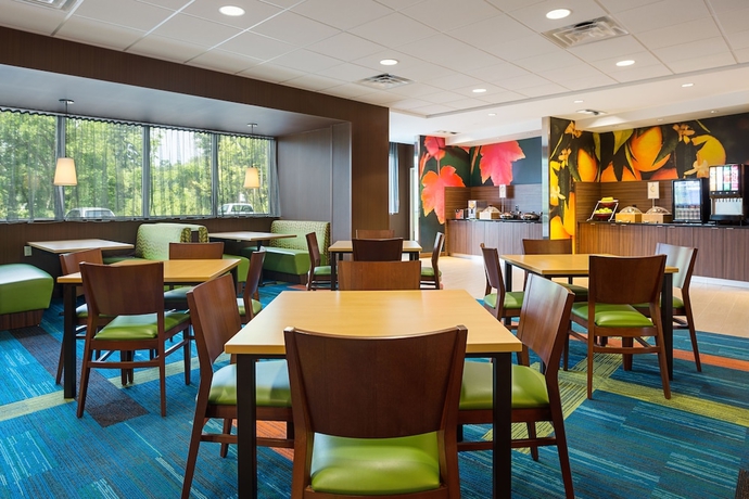 Imagen del bar/restaurante del Hotel Fairfield Inn and Suites By Marriott Belle Vernon. Foto 6