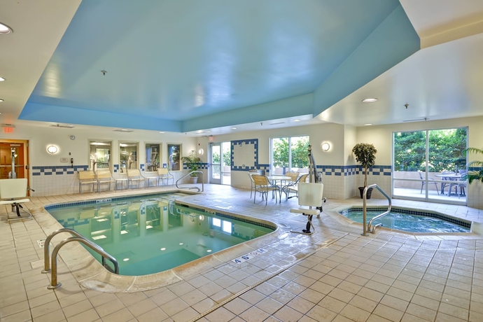 Imagen de la piscina del Hotel Fairfield Inn and Suites By Marriott Birmingham Fultondale/i65. Foto 19