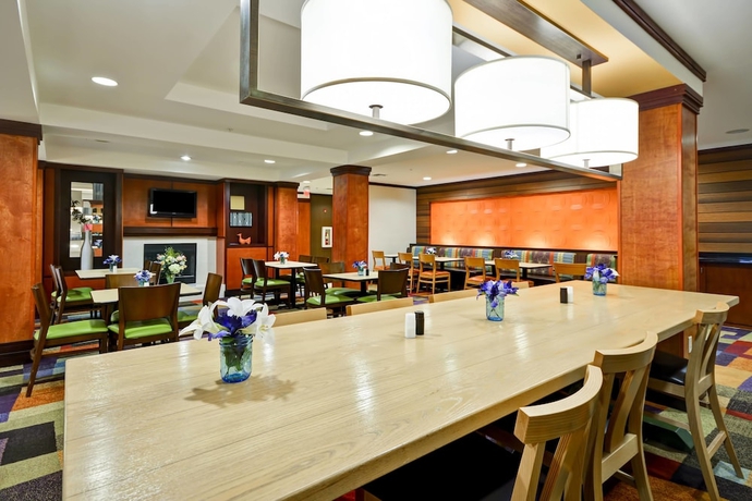 Imagen del bar/restaurante del Hotel Fairfield Inn and Suites By Marriott Birmingham Fultondale/i65. Foto 6
