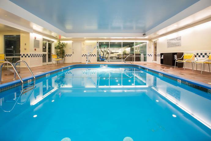 Imagen de la piscina del Hotel Fairfield Inn and Suites By Marriott Boston Milford. Foto 17