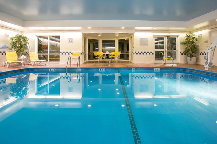 Imagen de la piscina del Hotel Fairfield Inn and Suites By Marriott Boston Milford. Foto 18