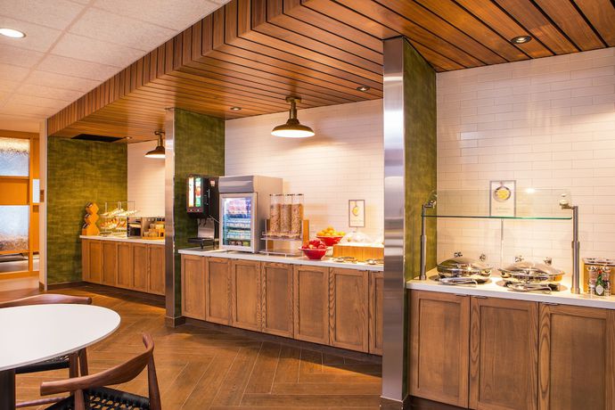 Imagen del bar/restaurante del Hotel Fairfield Inn and Suites By Marriott Boston Walpole. Foto 3