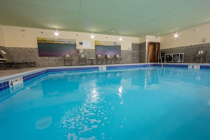 Imagen de la piscina del Hotel Fairfield Inn and Suites By Marriott Burlington. Foto 18