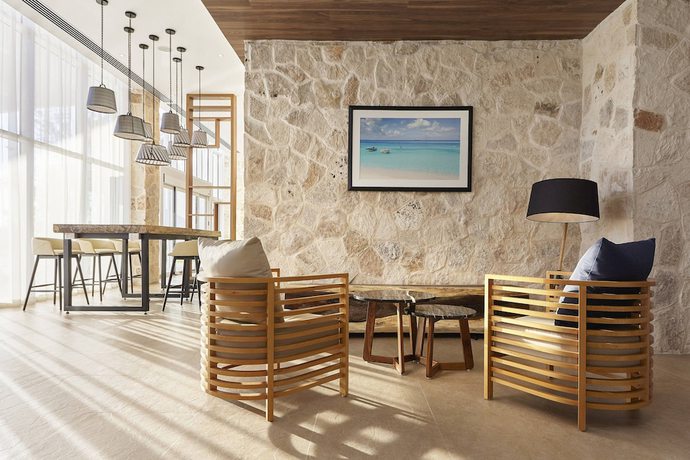 Imagen de los interiores del Hotel Fairfield Inn and Suites By Marriott Cancun Airport. Foto 14