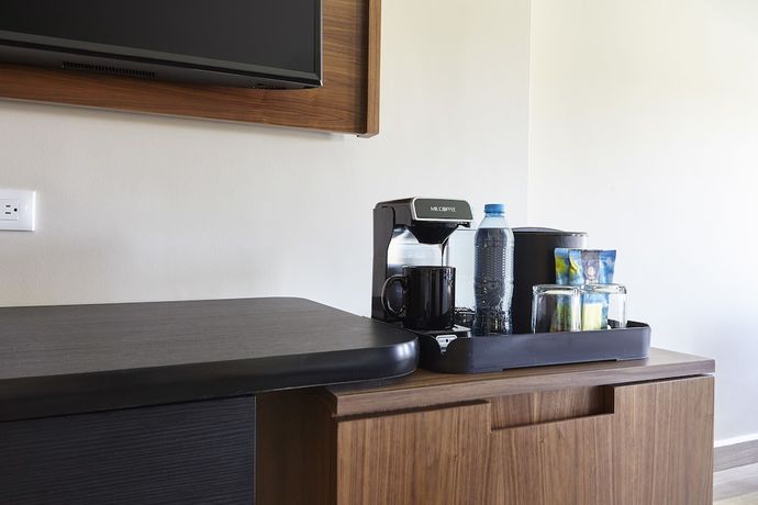 Imagen de la habitación del Hotel Fairfield Inn and Suites By Marriott Cancun Airport. Foto 8