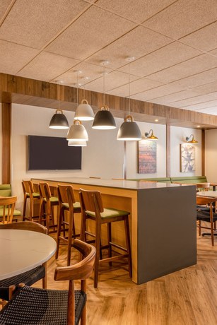 Imagen del bar/restaurante del Hotel Fairfield Inn and Suites By Marriott Cancun Downtown. Foto 4