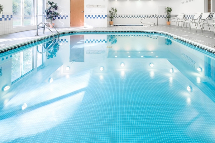 Imagen de la piscina del Hotel Fairfield Inn and Suites By Marriott Canton, North Canton. Foto 18