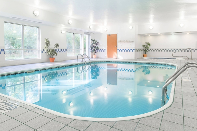 Imagen de la piscina del Hotel Fairfield Inn and Suites By Marriott Canton, North Canton. Foto 19