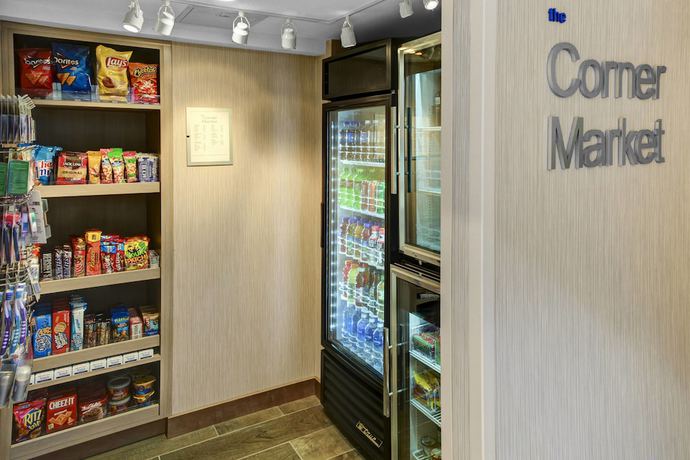 Imagen del bar/restaurante del Hotel Fairfield Inn and Suites By Marriott Cape Cod Hyannis. Foto 6