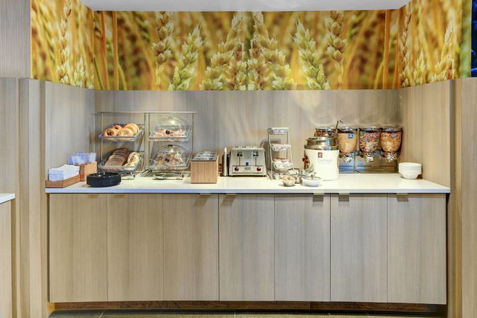 Imagen del bar/restaurante del Hotel Fairfield Inn and Suites By Marriott Cape Cod Hyannis. Foto 7