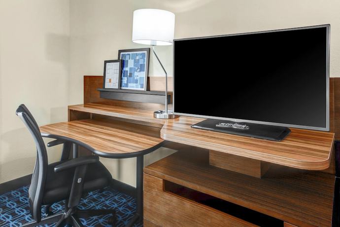 Imagen de la habitación del Hotel Fairfield Inn and Suites By Marriott Cape Cod Hyannis. Foto 9