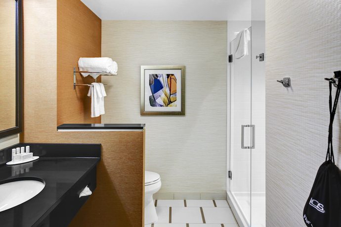 Imagen de la habitación del Hotel Fairfield Inn and Suites By Marriott Cape Cod Hyannis. Foto 14