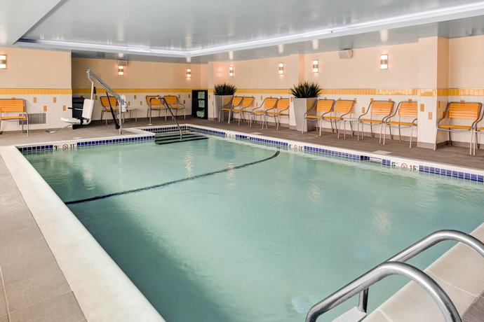 Imagen de la piscina del Hotel Fairfield Inn and Suites By Marriott Cape Cod Hyannis. Foto 20