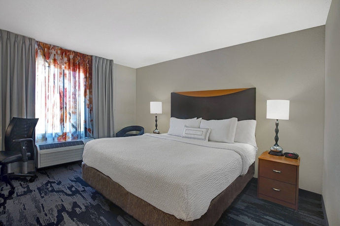 Imagen de la habitación del Hotel Fairfield Inn and Suites By Marriott Carlsbad. Foto 2