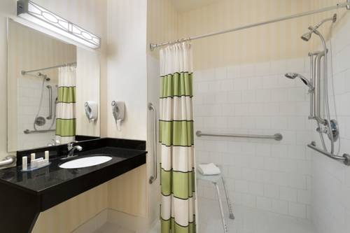 Imagen de la habitación del Hotel Fairfield Inn and Suites By Marriott Champaign. Foto 6