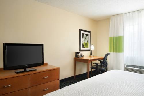 Imagen de la habitación del Hotel Fairfield Inn and Suites By Marriott Champaign. Foto 9