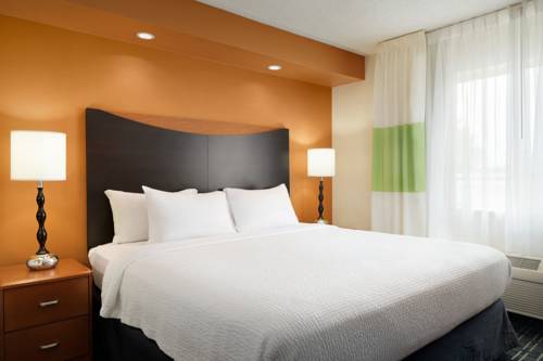 Imagen de la habitación del Hotel Fairfield Inn and Suites By Marriott Champaign. Foto 11