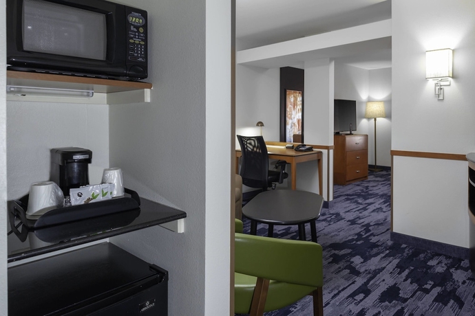 Imagen de la habitación del Hotel Fairfield Inn and Suites By Marriott Charlotte Matthews. Foto 12