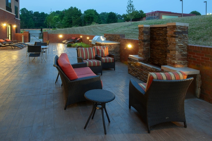 Imagen del bar/restaurante del Hotel Fairfield Inn and Suites By Marriott Charlotte Matthews. Foto 5