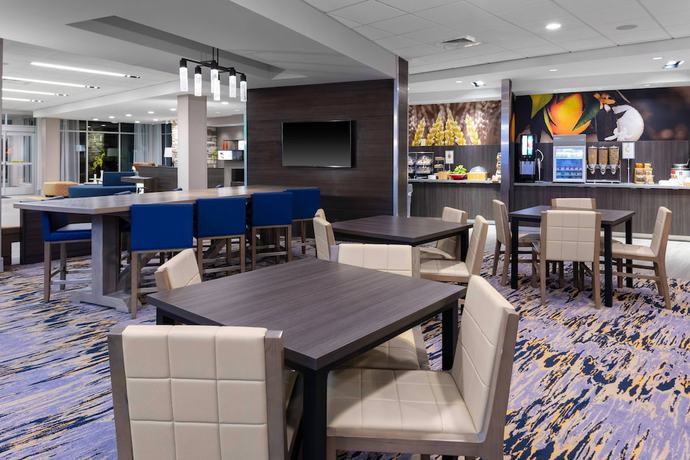 Imagen del bar/restaurante del Hotel Fairfield Inn and Suites By Marriott Charlotte Pineville. Foto 3