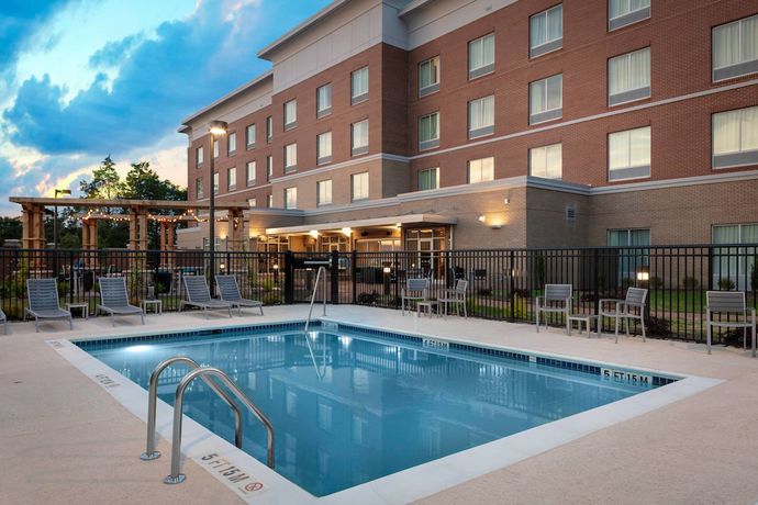 Imagen de la piscina del Hotel Fairfield Inn and Suites By Marriott Charlotte Pineville. Foto 20