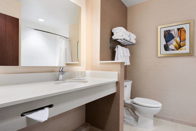 Imagen de la habitación del Hotel Fairfield Inn and Suites By Marriott Charlottesville Downtown/university Area. Foto 4