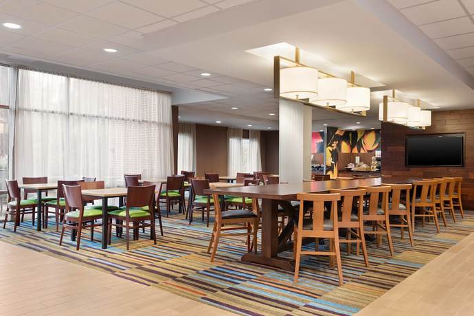 Imagen del bar/restaurante del Hotel Fairfield Inn and Suites By Marriott Charlottesville Downtown/university Area. Foto 2