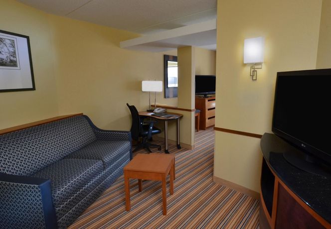 Imagen de la habitación del Hotel Fairfield Inn and Suites By Marriott Charlottesville North. Foto 8