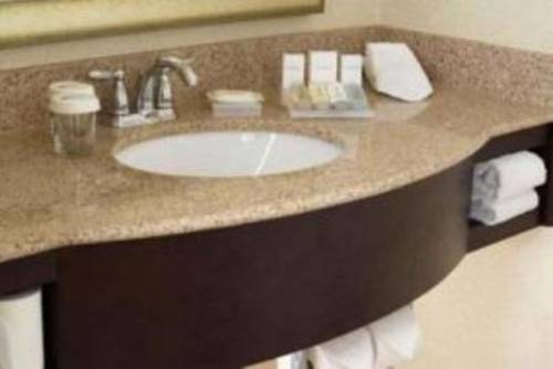 Imagen de la habitación del Hotel Fairfield Inn and Suites By Marriott Chesapeake. Foto 9