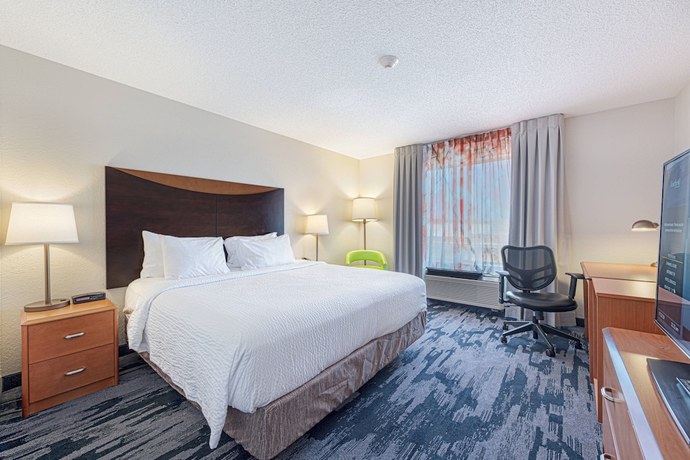 Imagen de la habitación del Hotel Fairfield Inn and Suites By Marriott Chicago Naperville. Foto 11