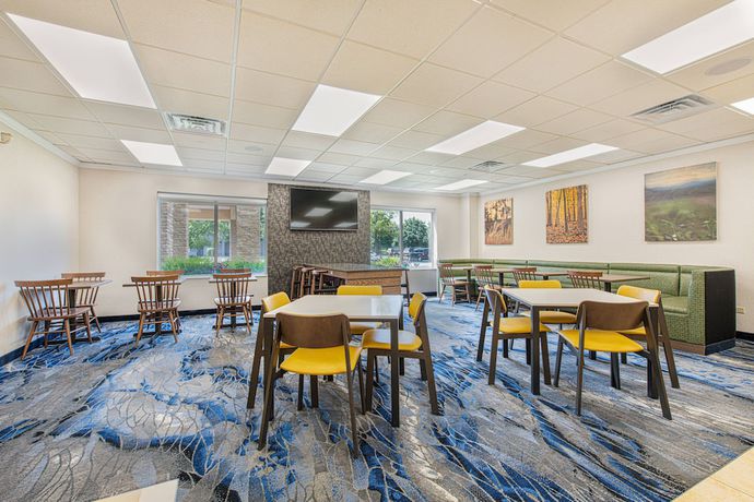 Imagen del bar/restaurante del Hotel Fairfield Inn and Suites By Marriott Chicago Naperville. Foto 5