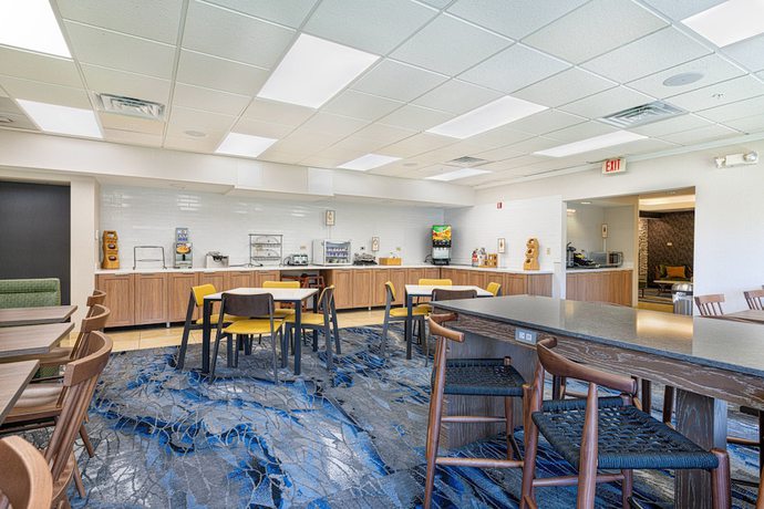 Imagen del bar/restaurante del Hotel Fairfield Inn and Suites By Marriott Chicago Naperville. Foto 6