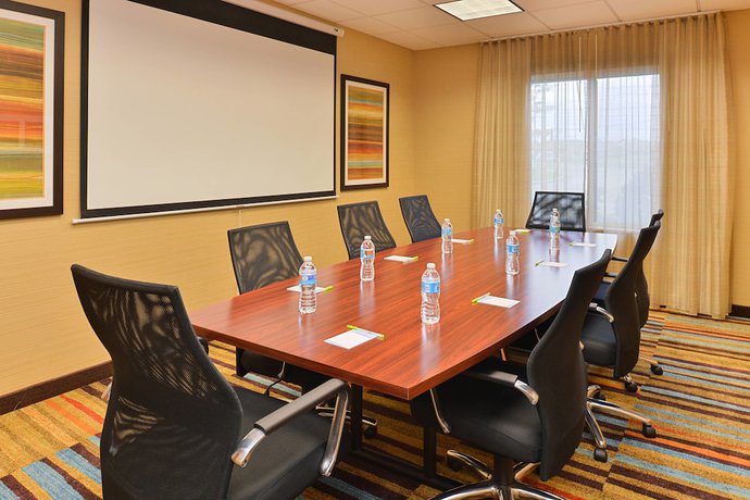 Imagen de los interiores del Hotel Fairfield Inn and Suites By Marriott Cleveland Avon. Foto 11