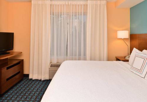Imagen de la habitación del Hotel Fairfield Inn and Suites By Marriott Cleveland Avon. Foto 6